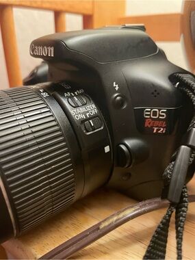 Canon EOS Rebel T2i DSLR Camera - Black